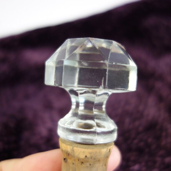 [Vintage] Clear Glass Grape Pattern Wine Decanter - Picture 9 of 11